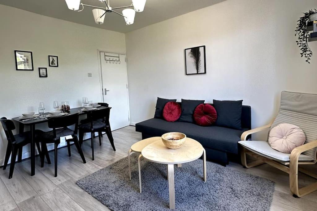 Apartment Stunning 2-bed Near London. *