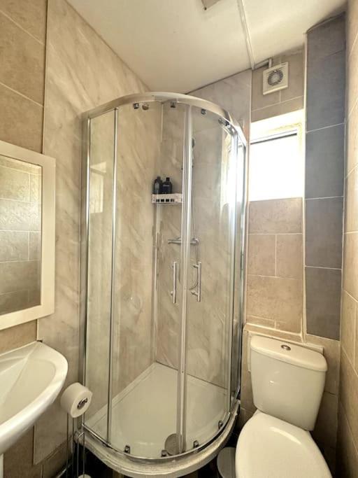Stunning 2-bed Near London. *