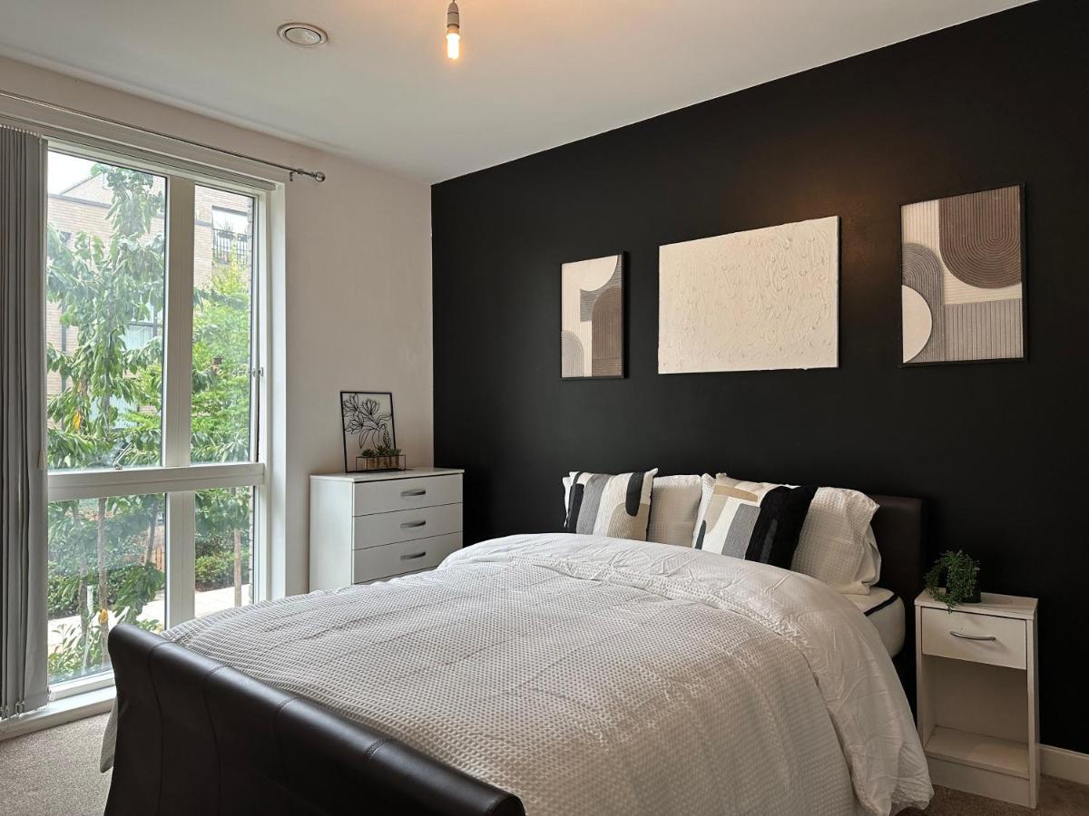 Deluxe Spacious Near Bridge! Homestay London