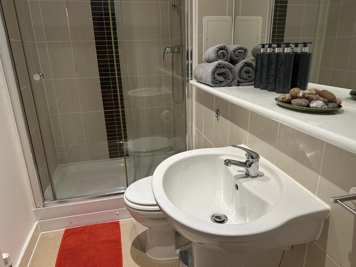 Hospedagem domiciliar Modern, Large Independent With En-suite Bathroom In Private Owned