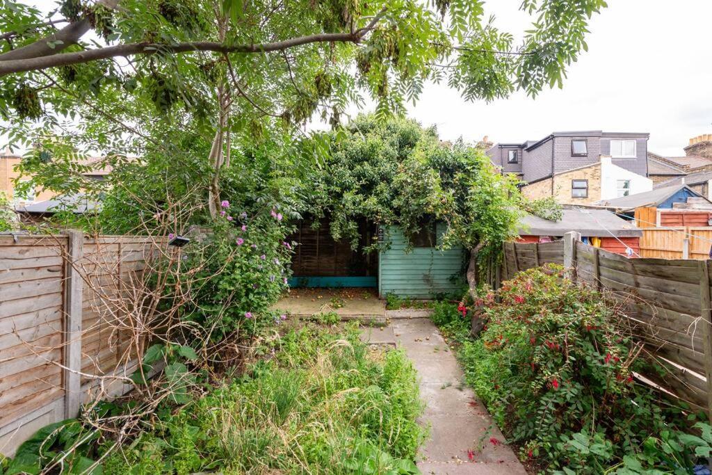 Casa de férias Stylist And Cosy 3 Bed House Leytonstone Sleeps 7 Londres