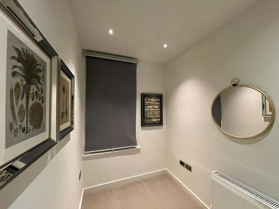 Quintessential Town House Close To Londres