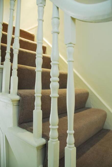 Quintessential Town House Close To * Londres