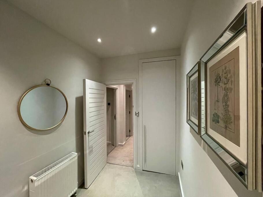 Quintessential Town House Close To * Londres