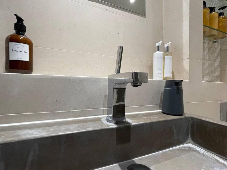 Quintessential Town House Close To Apartamento Londres