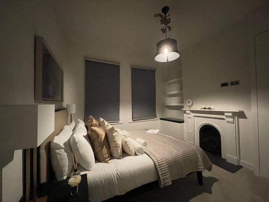 Quintessential Town House Close To Apartamento