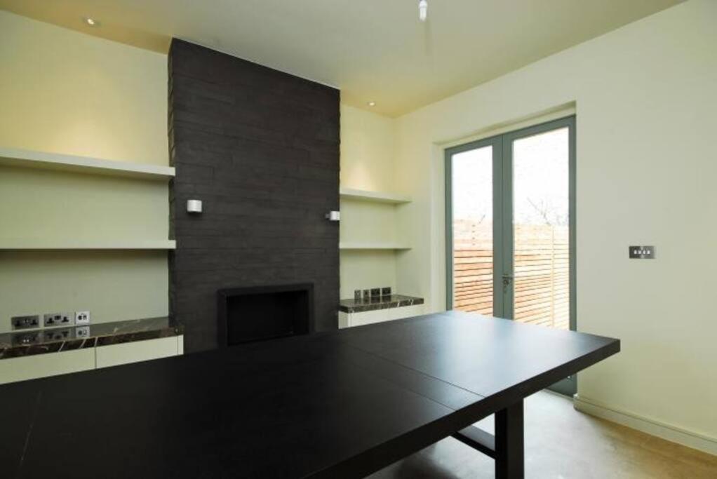 Quintessential Town House Close To * Londres
