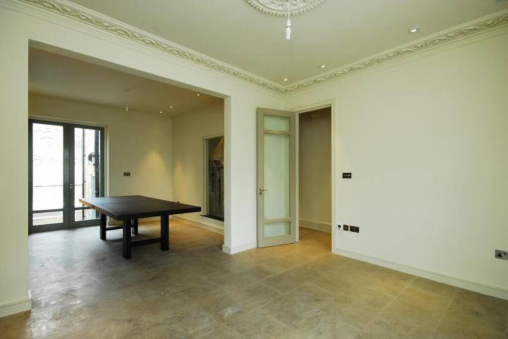 Quintessential Town House Close To Apartamento Londres
