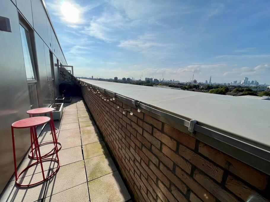Elegant Chic Living: 1 Bed In Vibrant Area Apartment London