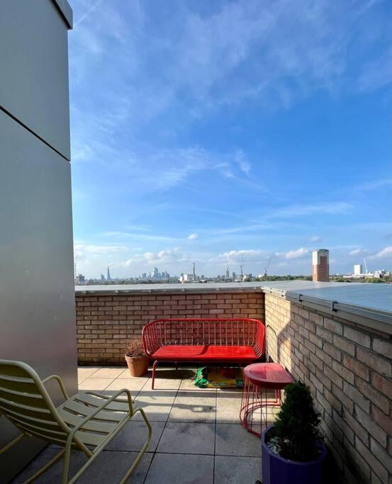 Apartment Elegant Chic Living: 1 Bed In Vibrant Area London