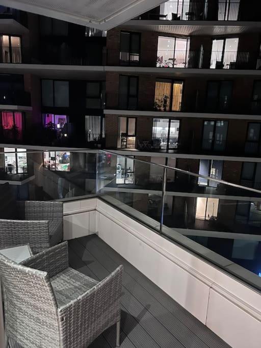 Stylish Docklands Apartment