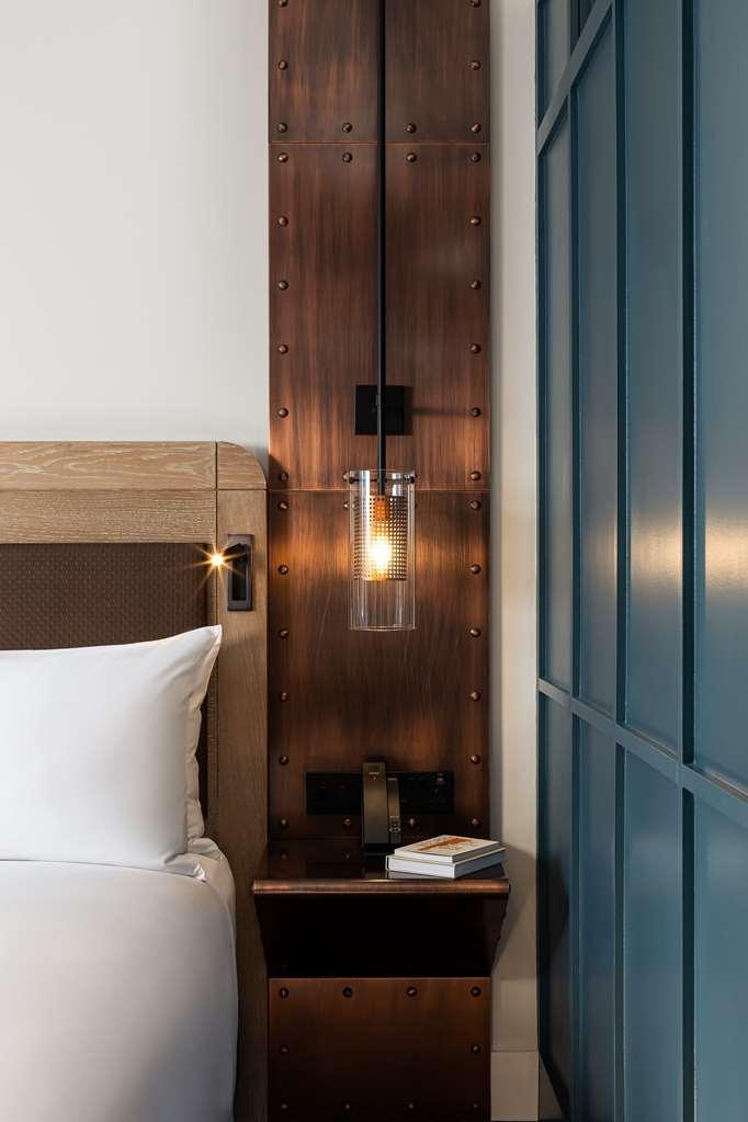 The Gantry Curio Collection By Hilton