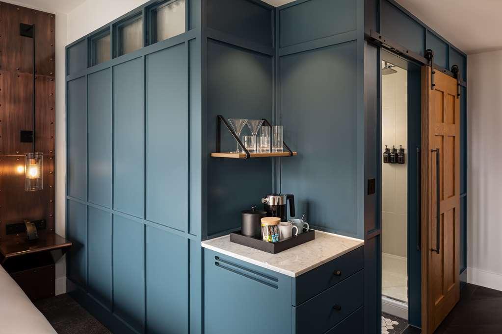 Hotel The Gantry Curio Collection By Hilton 4*