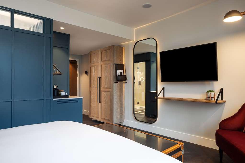 Hotel The Gantry Curio Collection By Hilton 4*