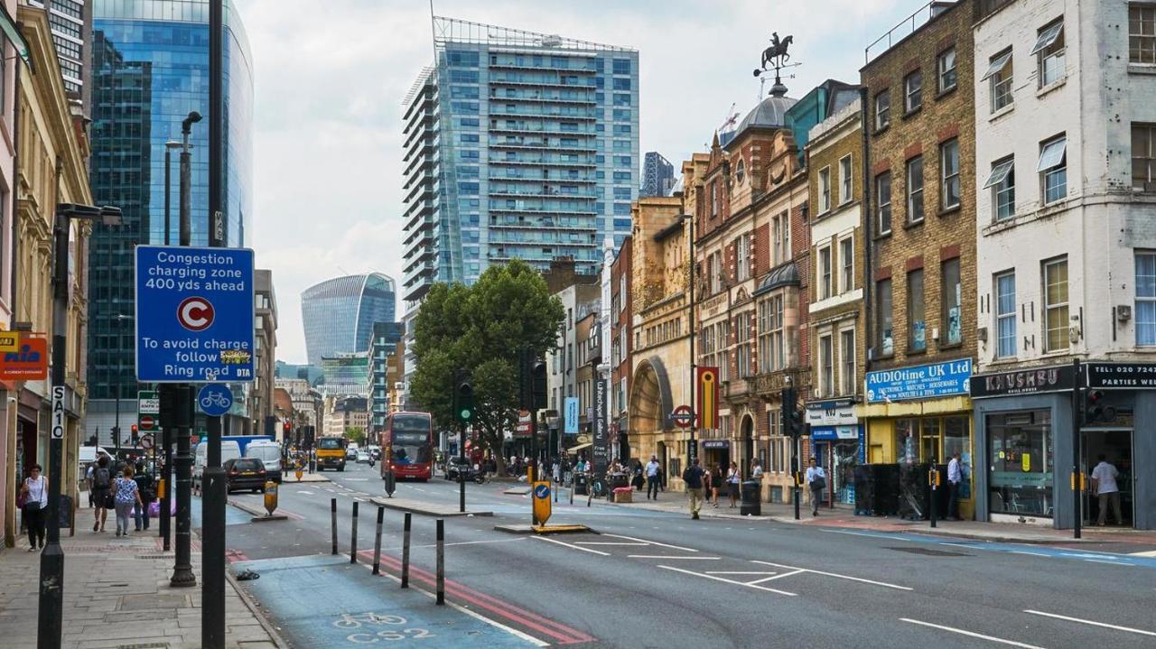 Spacious Near With Smart Tv Homestay London