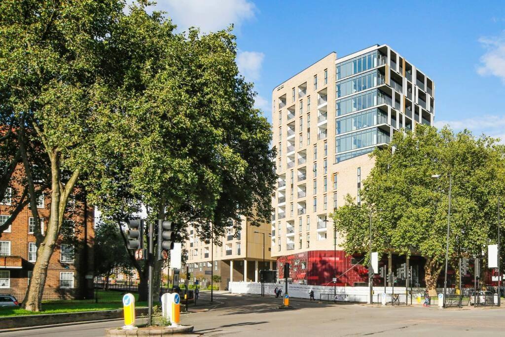Cool Dalston Studio With Balcony And Gym Londres