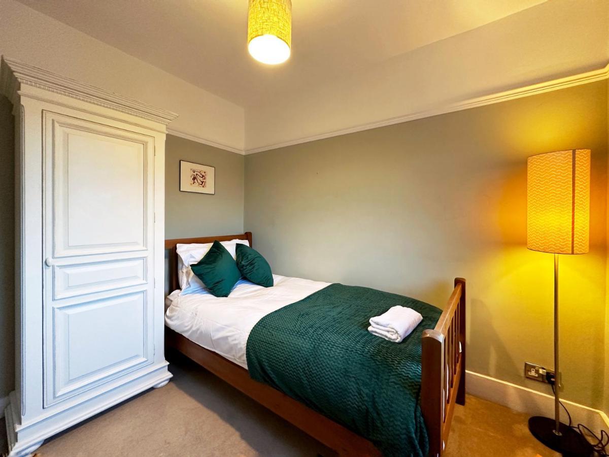 Daisy's Place In Apartment London