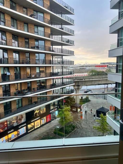 Stylish Docklands Apartment London