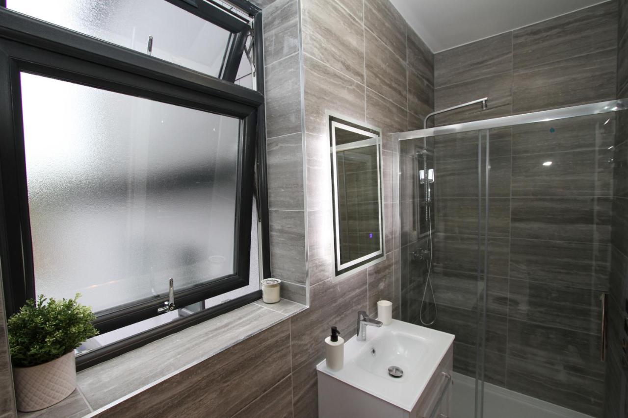 Luxury Flat In Apartment