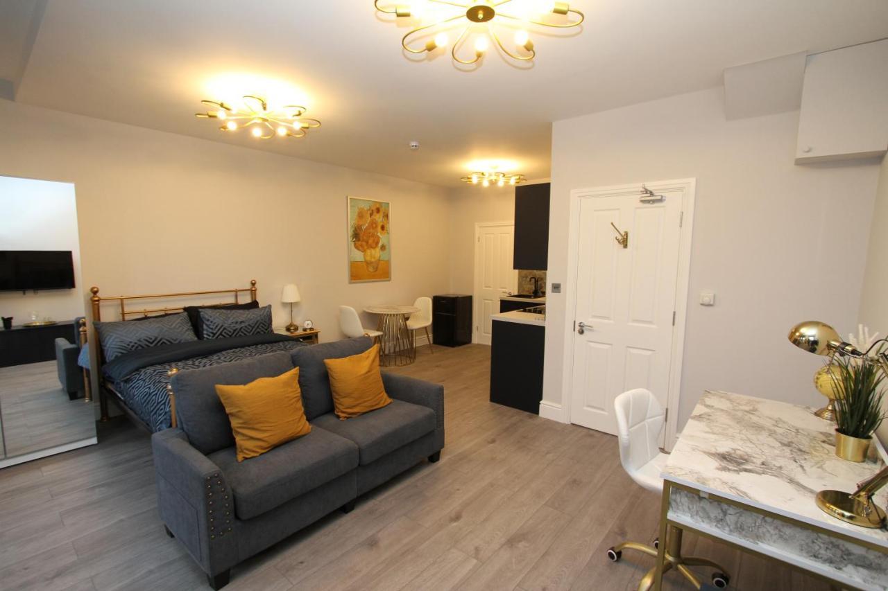 Luxury Flat In Apartment *
