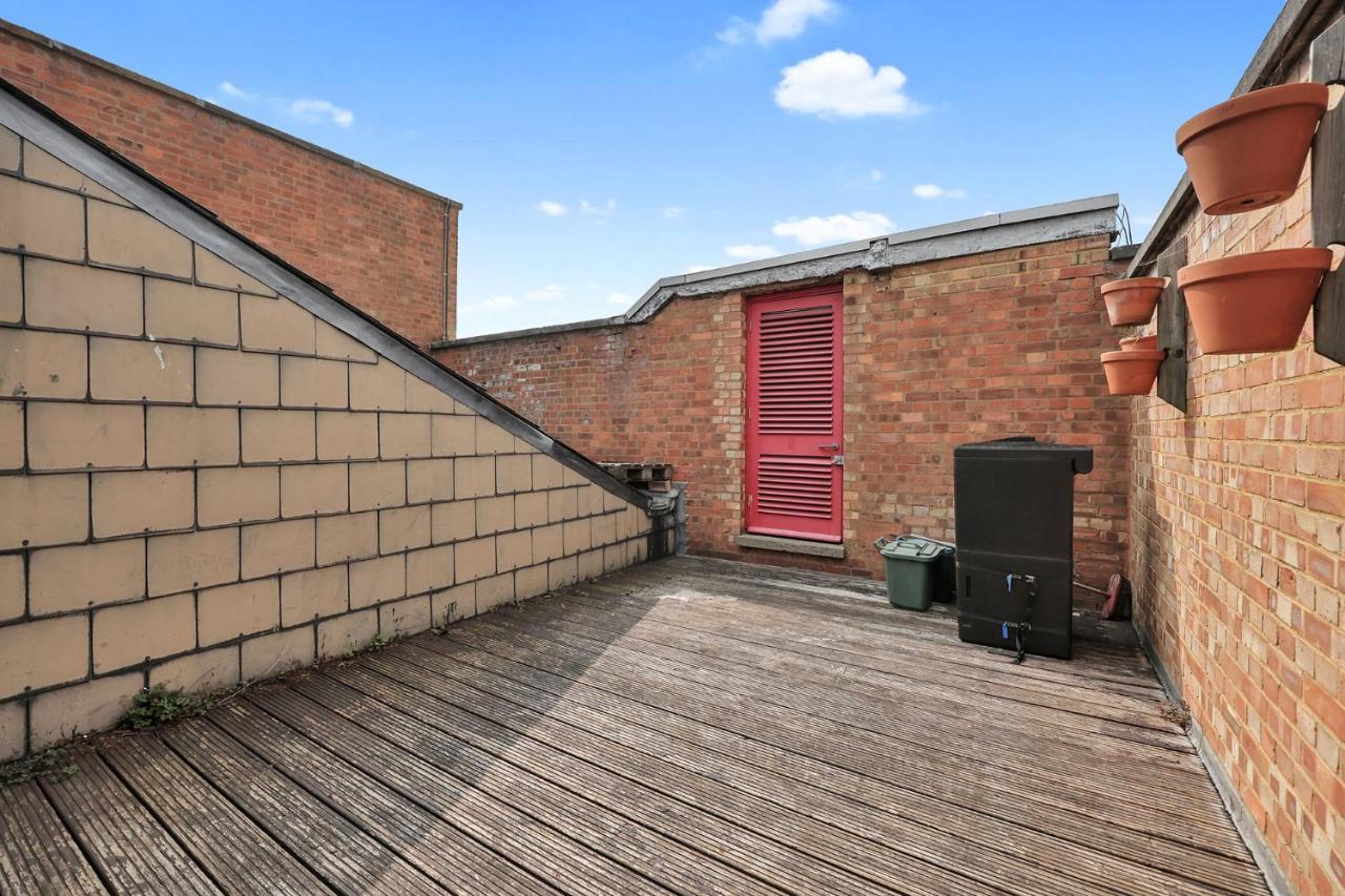 Large Industrial Style 2 Bedroom Short Term & Flexible Renting Canary Wharf With Free Wifi *