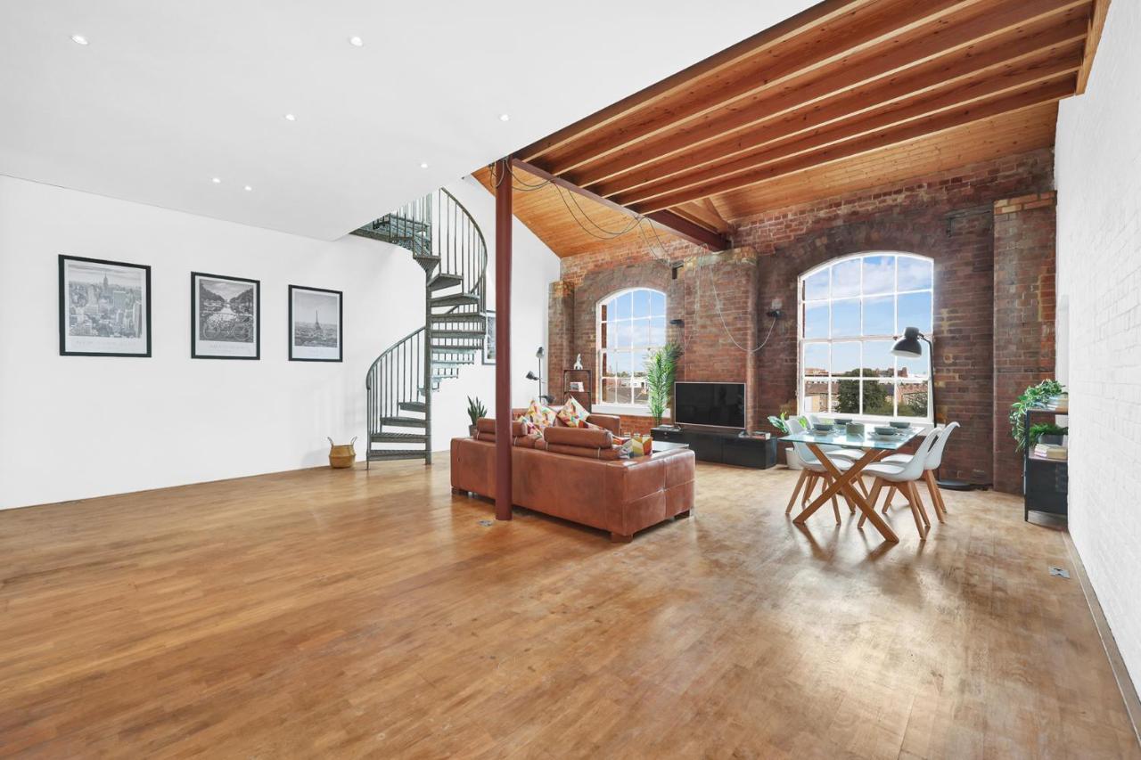 Large Industrial Style 2 Bedroom Short Term & Flexible Renting Canary Wharf With Free Wifi *