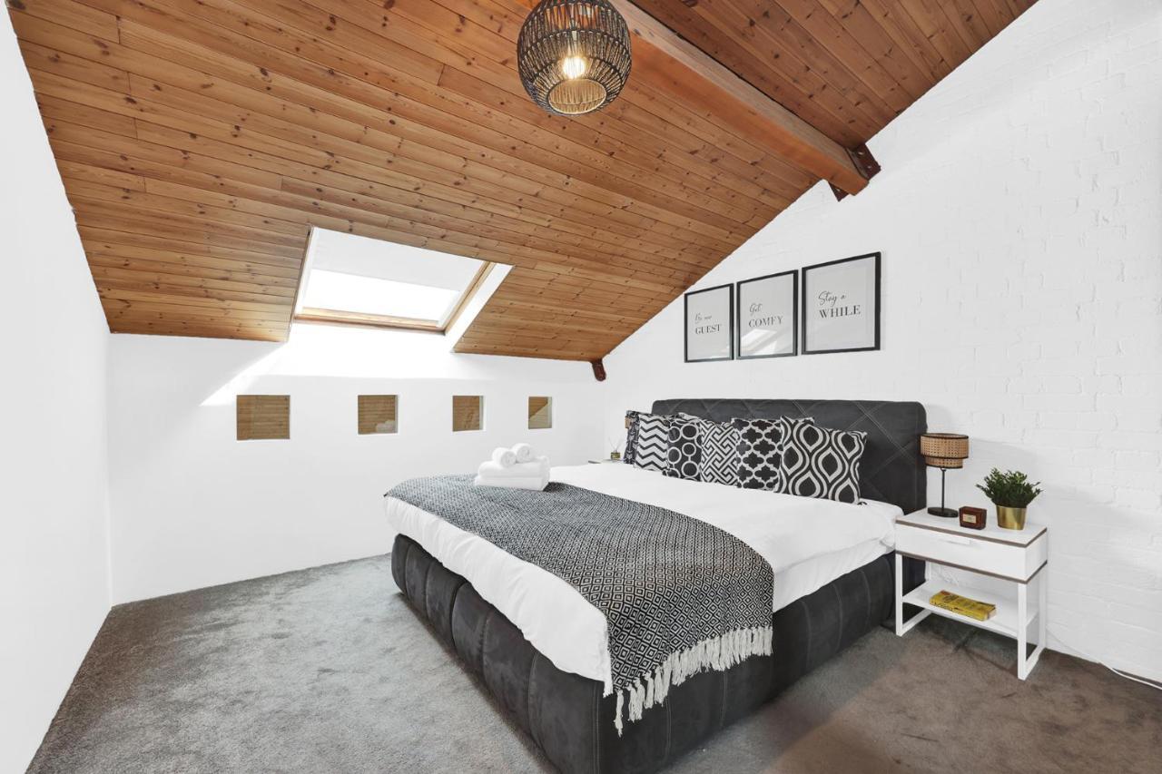 Large Industrial Style 2 Bedroom Short Term & Flexible Renting Canary Wharf With Free Wifi *