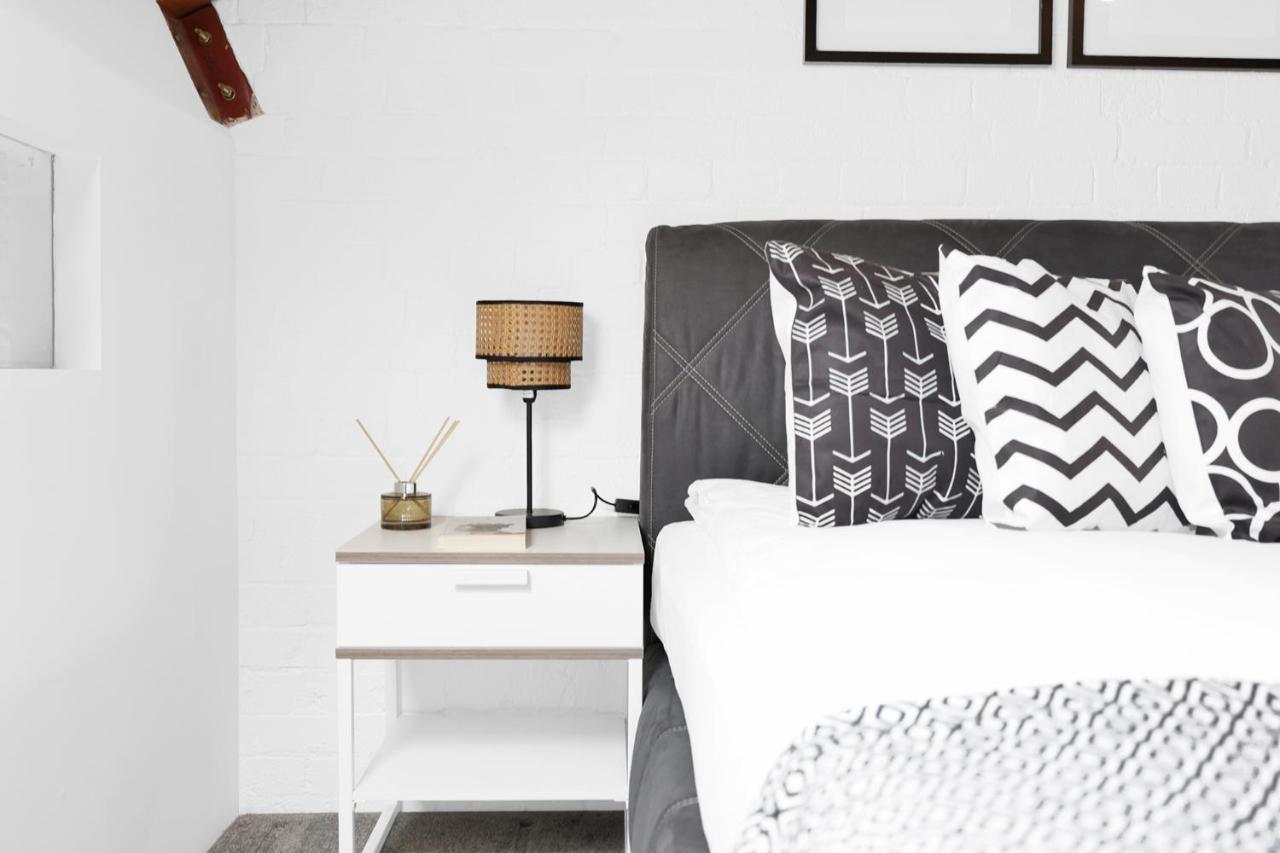 Large Industrial Style 2 Bedroom Short Term & Flexible Renting Canary Wharf With Free Wifi Apartamento Londres