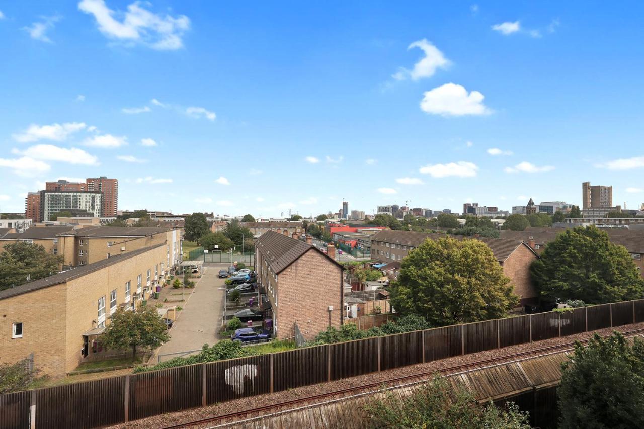 Large Industrial Style 2 Bedroom Short Term & Flexible Renting Canary Wharf With Free Wifi Apartamento Londres