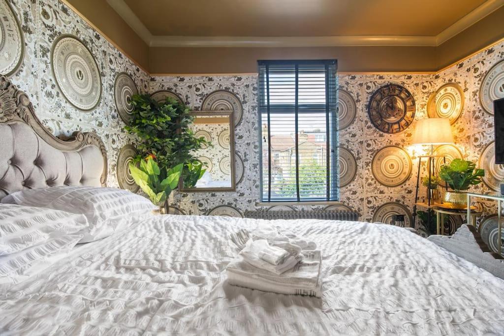 Apartment Lux Versace Pad Sleeps 10 Hot Tub, Cinema & Games