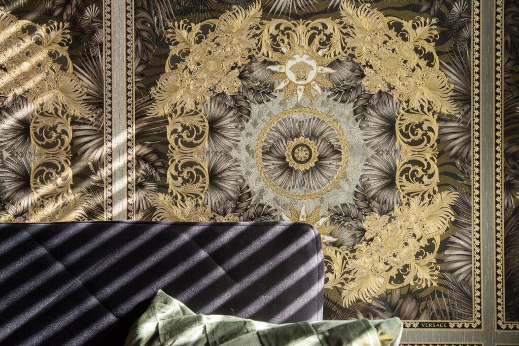Apartment Lux Versace Pad Sleeps 10 Hot Tub, Cinema & Games