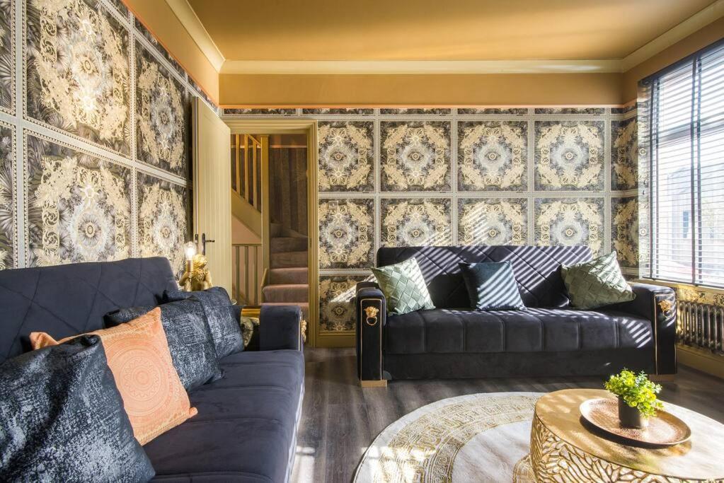 Apartment Lux Versace Pad Sleeps 10 Hot Tub, Cinema & Games *