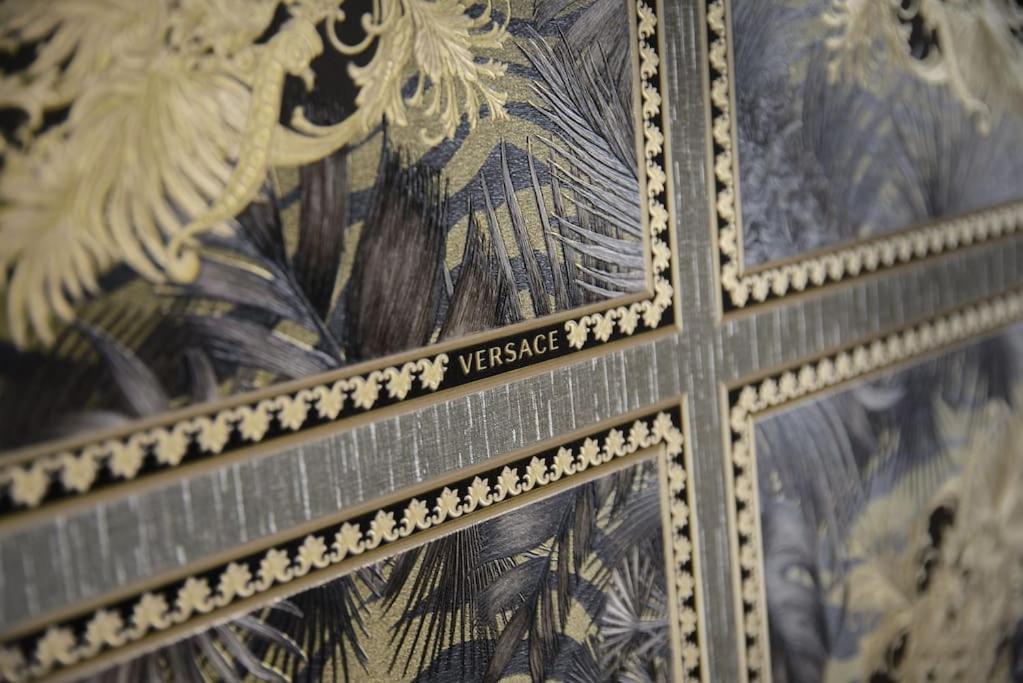 Apartment Lux Versace Pad Sleeps 10 Hot Tub, Cinema & Games London