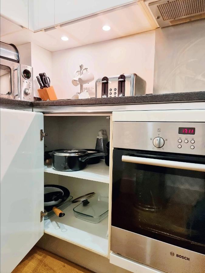 Your Riverside 2 With Private Balcony *