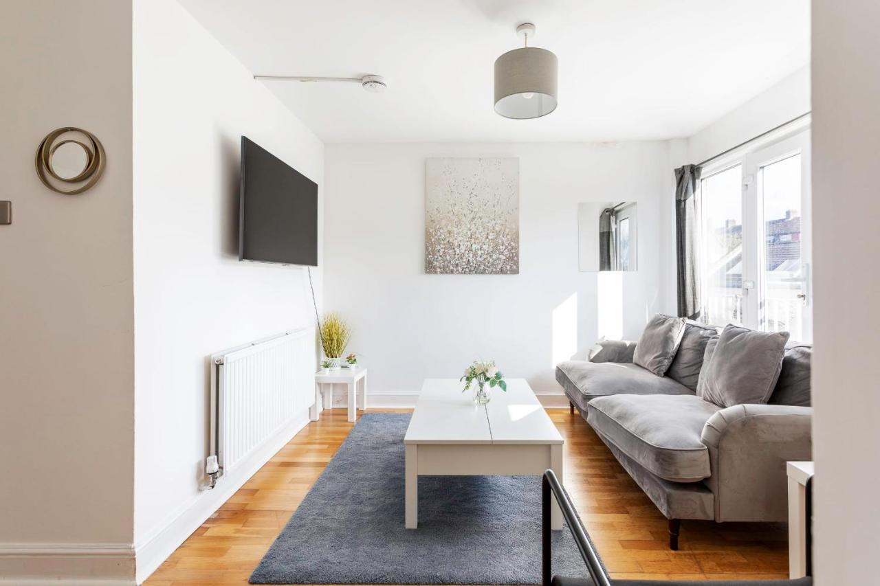 Apartment Modern Near London