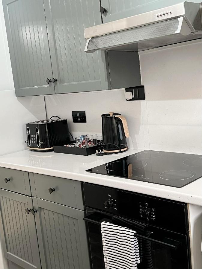 Stunning In Beckton With Private Entrance *