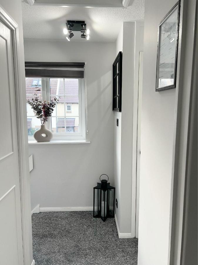 Stunning In Beckton With Private Entrance *
