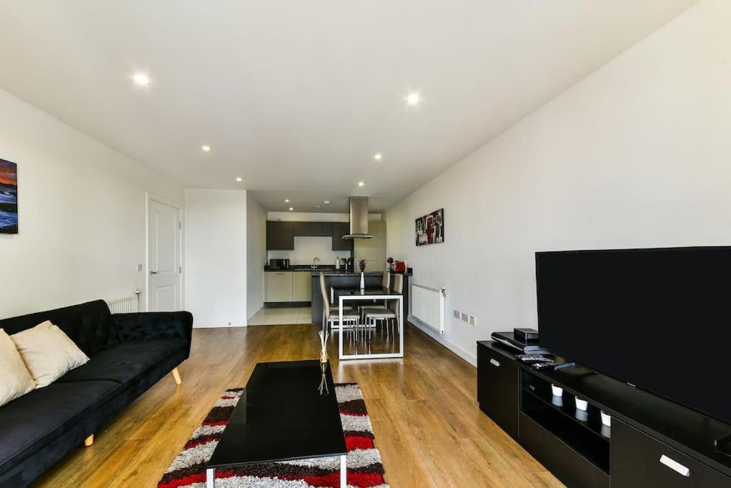 Amazing 2 Bed 2 Bath Flat In Canary Wharf