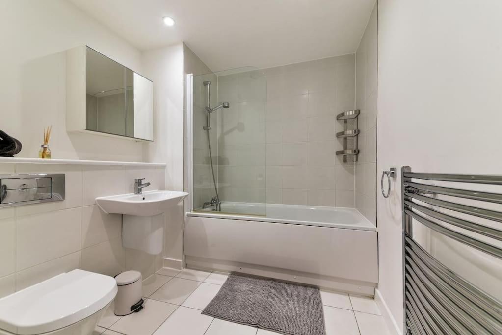Amazing 2 Bed 2 Bath Flat In Canary Wharf Appartement *