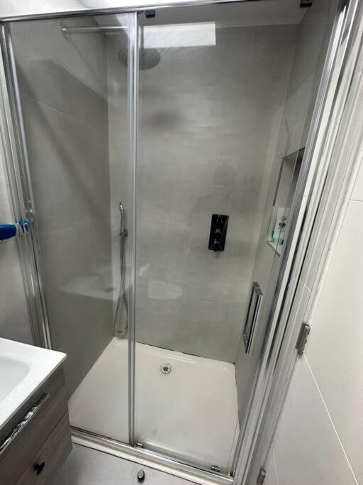 Apartment Luxurious 2 Bedroom Flat In