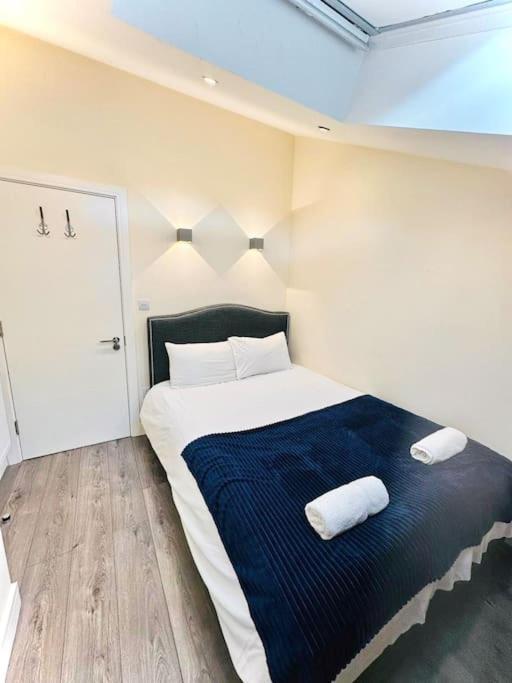 Apartment Luxurious 2 Bedroom Flat In *