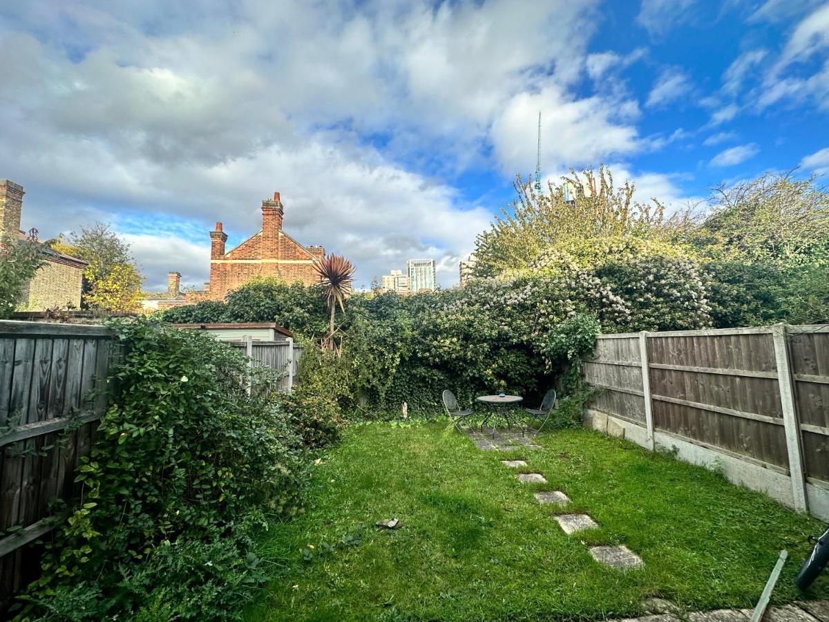3 Bedroom House 2 Stops From Bridge Londres