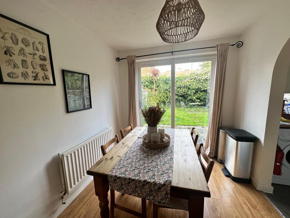 3 Bedroom House 2 Stops From Bridge Londres