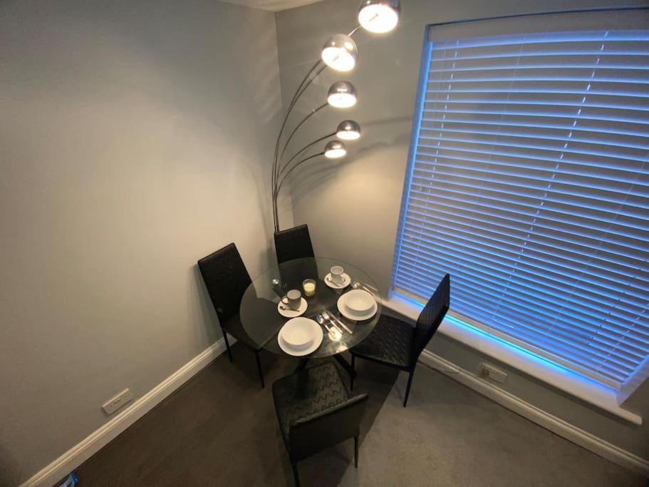 Spacious 2 Bedroom Flat Apartamento *