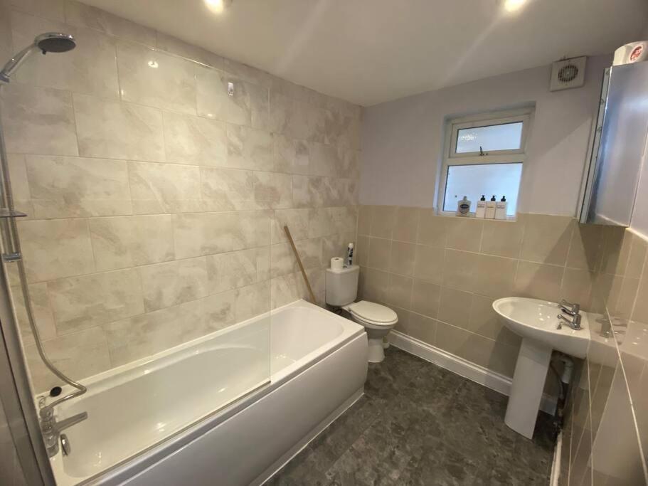 Spacious 2 Bedroom Flat * Londres
