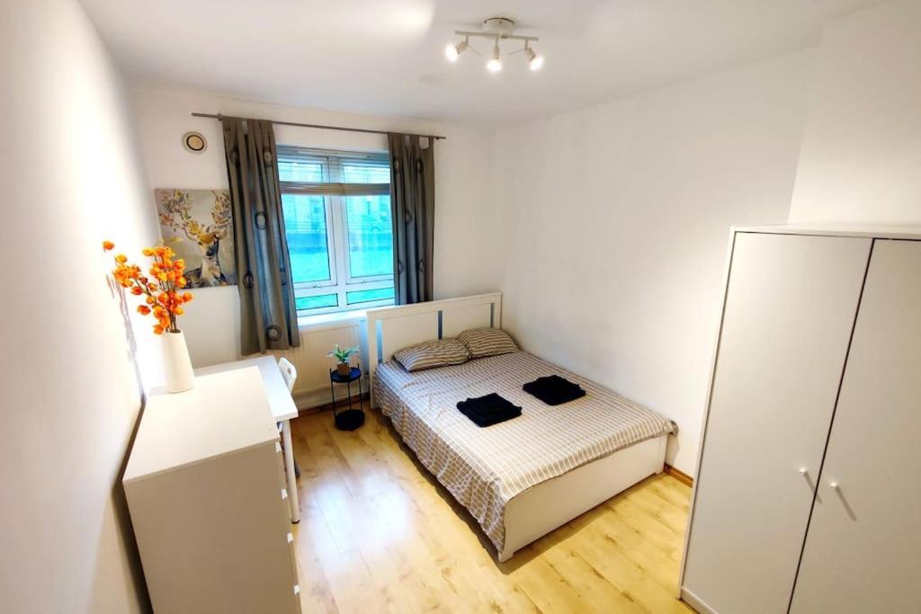 Spacious Flat With 2 To 3 Bedrooms