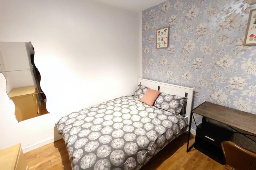 Apartamento Spacious Flat With 2 To 3 Bedrooms *