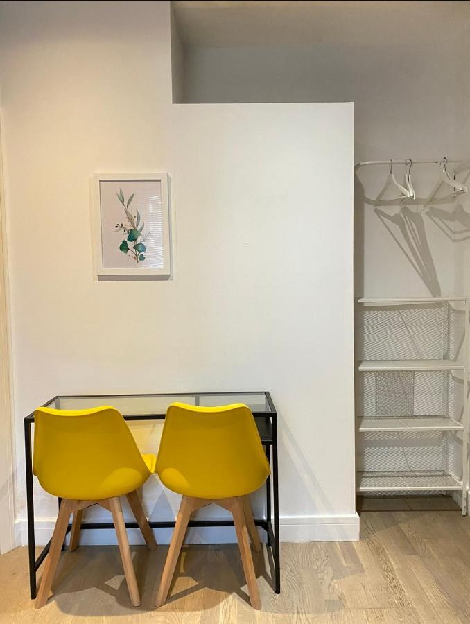 En-suite Near Stratford In A *