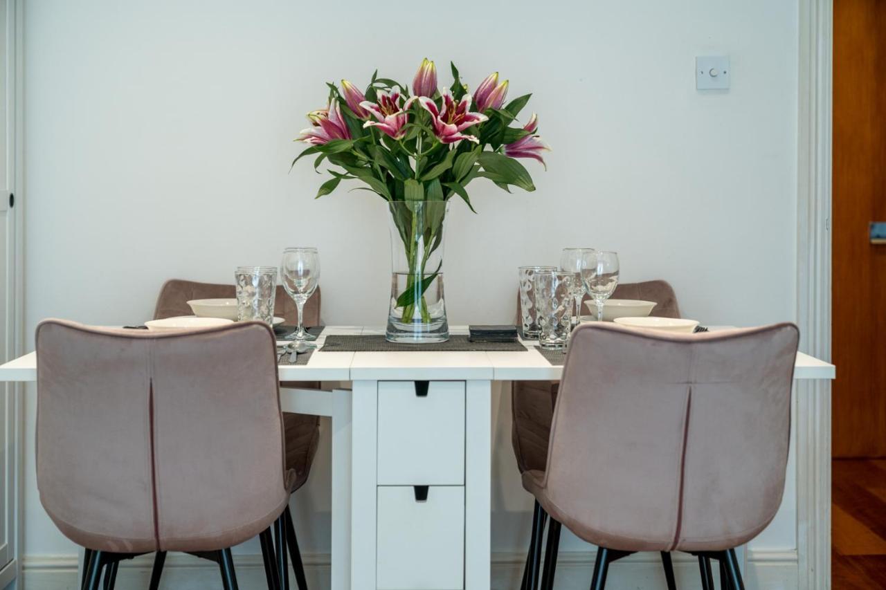 Appartement Stylish Deluxe 2Br Duplex - Free Parking - Near Canary Wharf Londres