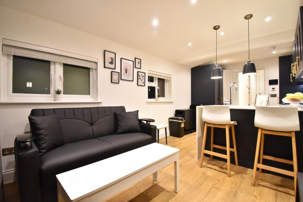 Stunning 3 Bed * London